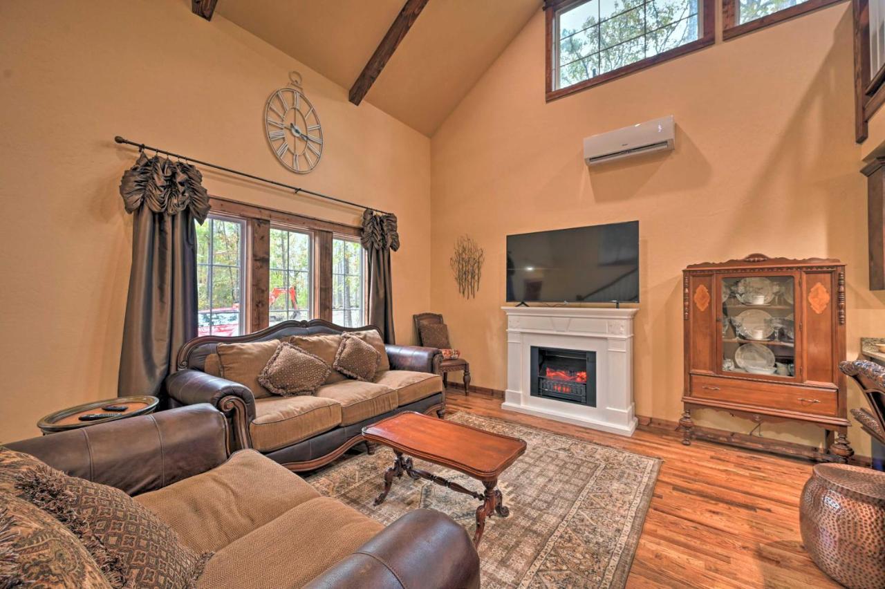 Tudor-Style Broken Bow Cottage With Hot Tub And Decks! Stephens Gap Екстериор снимка
